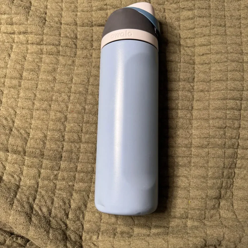 Owala 24 oz. Blue Water Bottle - Picture 4 of 6